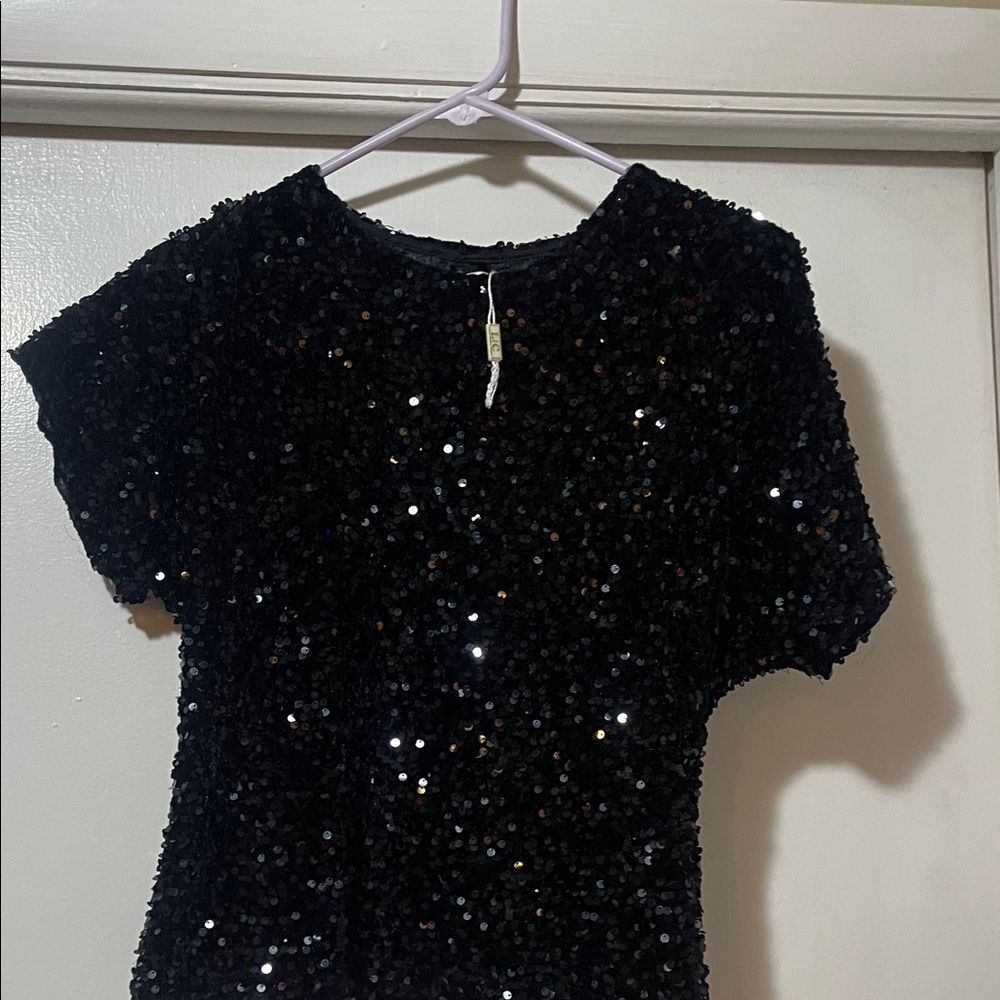 Black Sequin Short Sleeve Top L/C 
Brand extra large new